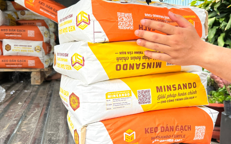 Keo dán gạch giá bao nhiêu? Có nên mua keo dán gạch giá rẻ? 4 mua keo dán gạch minsando