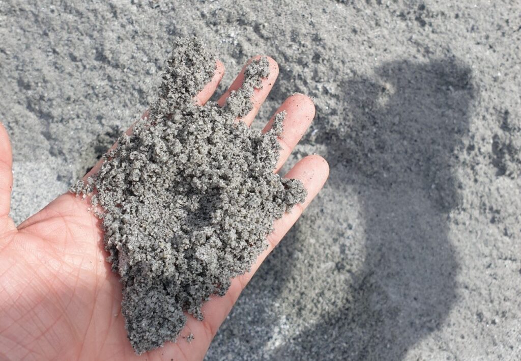 cát đen sấy khô