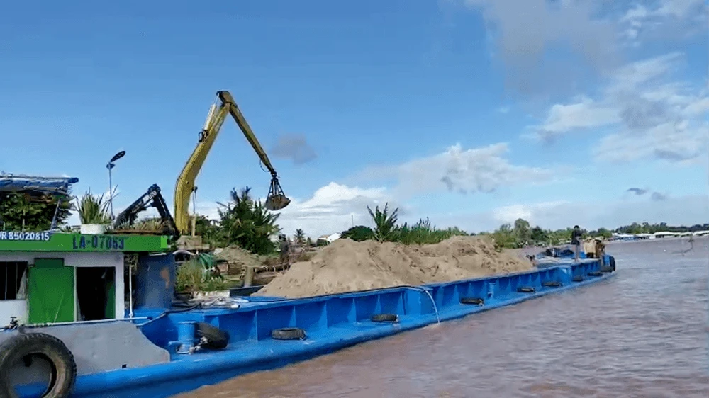 Chật vật vì cát tăng giá - Giải pháp tháo gỡ trước thực trạng giá cát cao 3 Chi phí vận chuyển chiếm tỷ trọng lớn trong giá cát