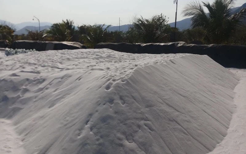 Cát trắng sấy khô có màu trắng tự nhiên, hàm lượng silica (SiO₂) 90% - 95%