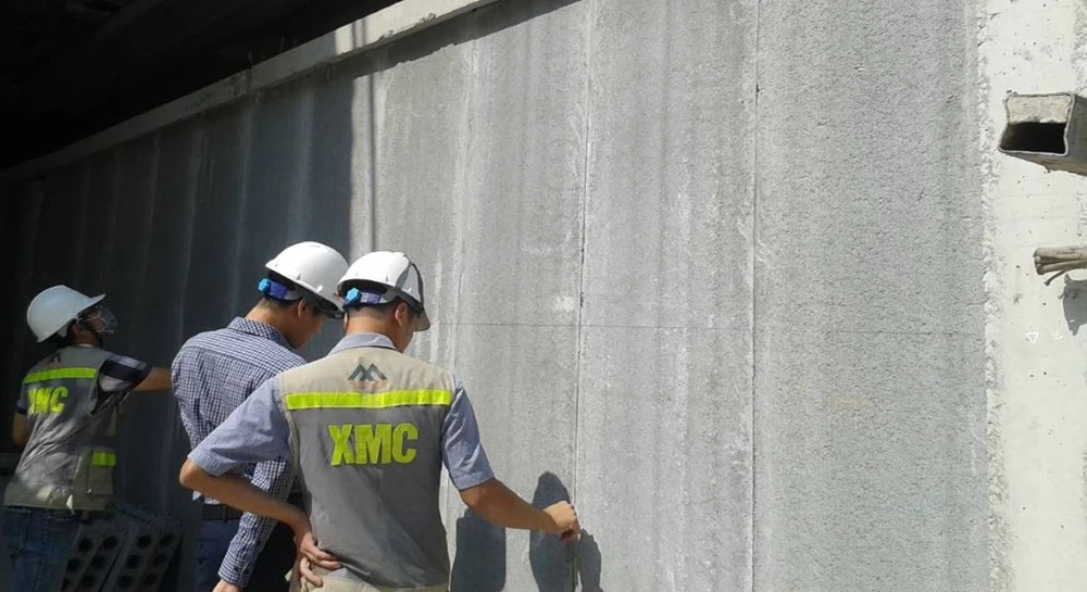 Vữa ghép tấm Acotec là gì? Giải pháp liên kết cho hệ tường lắp ghép 3 Vữa ghép tấm Acotec có độ bám dính tốt để đảm bảo liên kết giữa các tấm