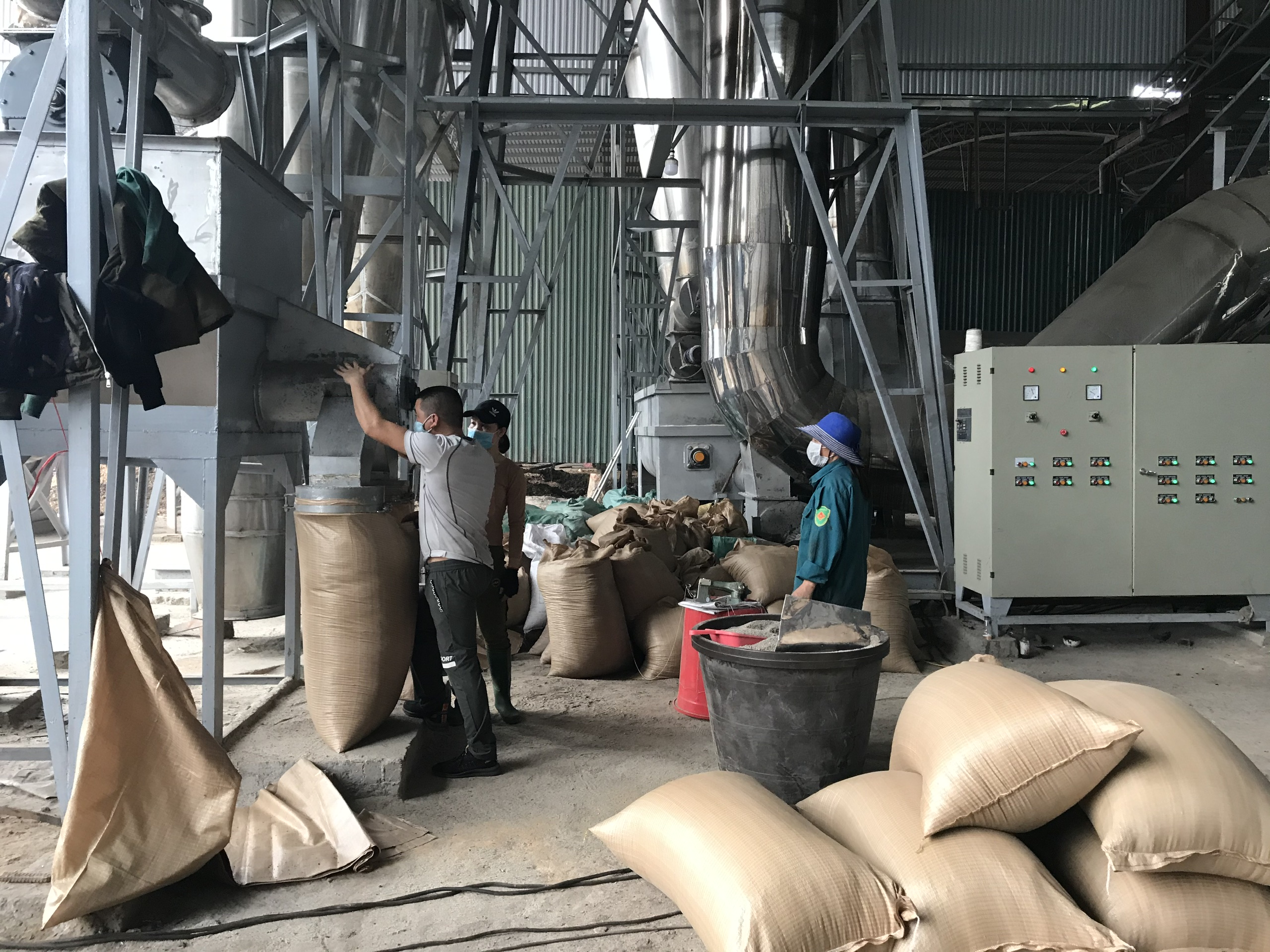 Dây chuyền cát sấy đa tầng trong sản xuất vữa trộn sẵn 1 dây chuyền cát sấy phổ biến