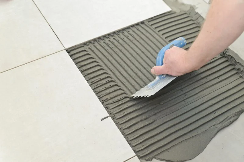 Keo dán gạch 60x60 cần bao nhiêu kg/m2 - Định mức và chi phí 2 Định mức keo dán gạch 60x60 là 1,8 kg/m²/mm đối với dòng sản phẩm của Minsando