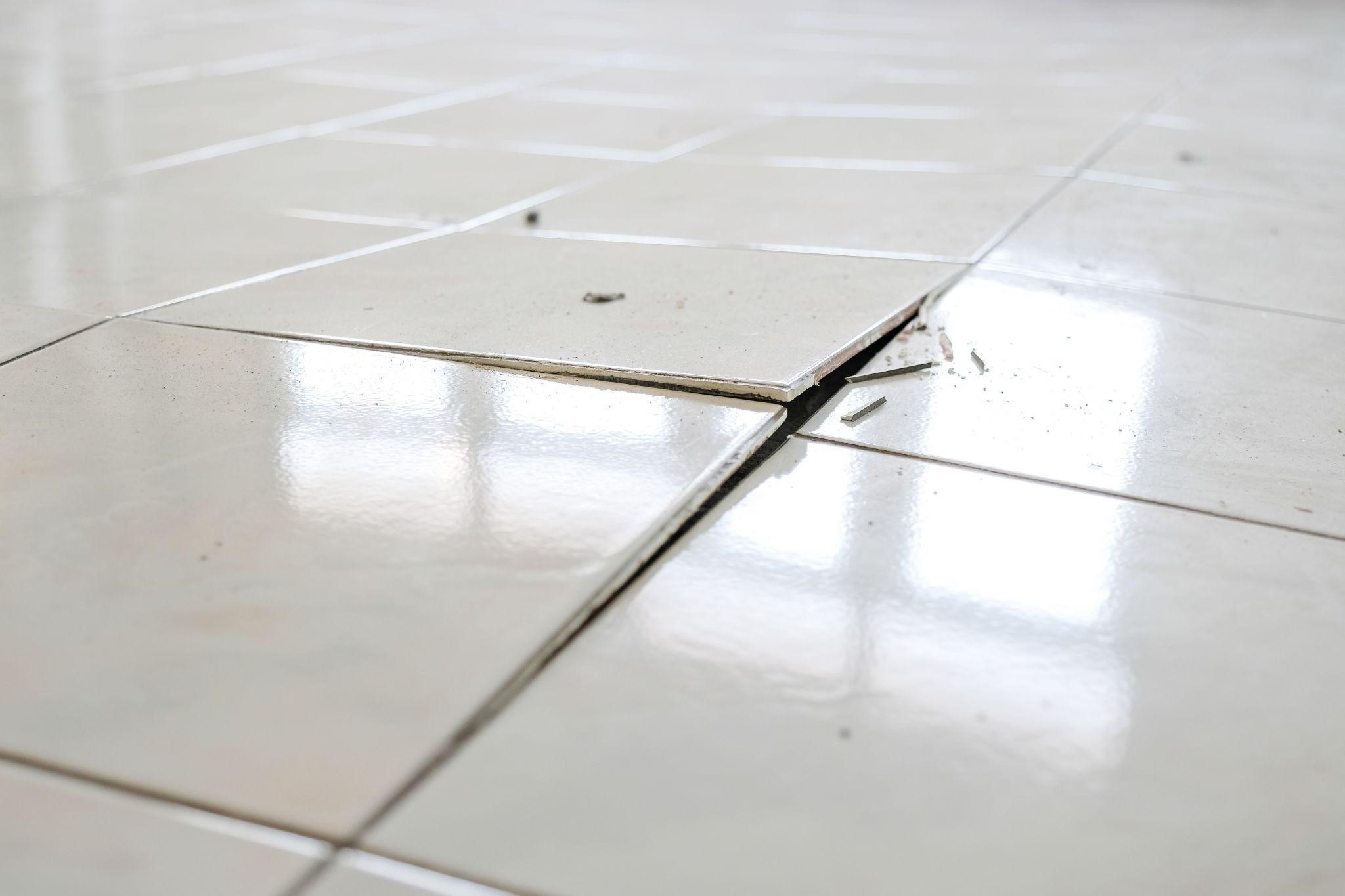 gạch bị bộp sau khi lát là gì