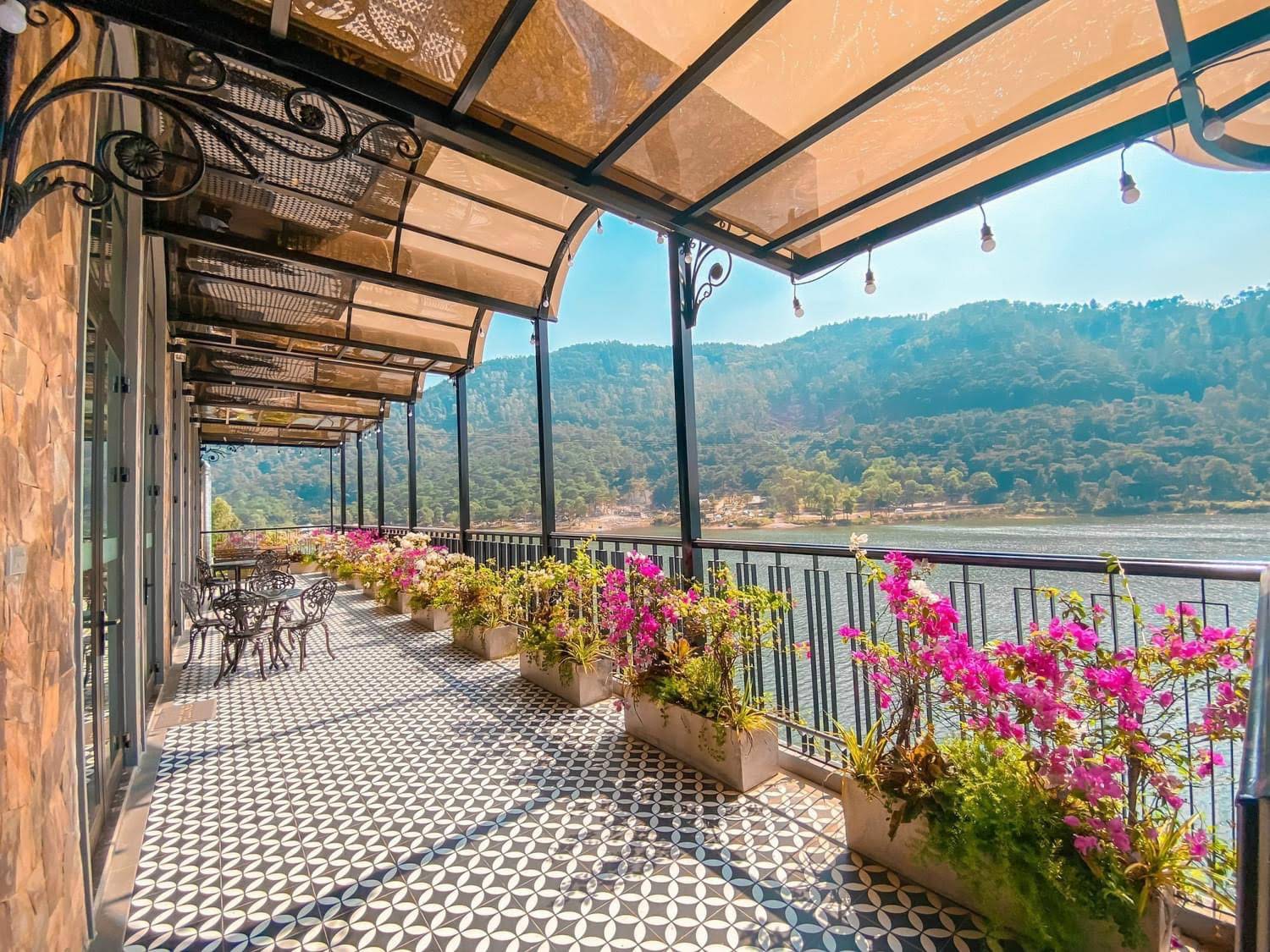 Top 99+ mẫu gạch bông lát nền bền - đẹp, mẫu mới trang trí 2025 34 gạch bông ban công