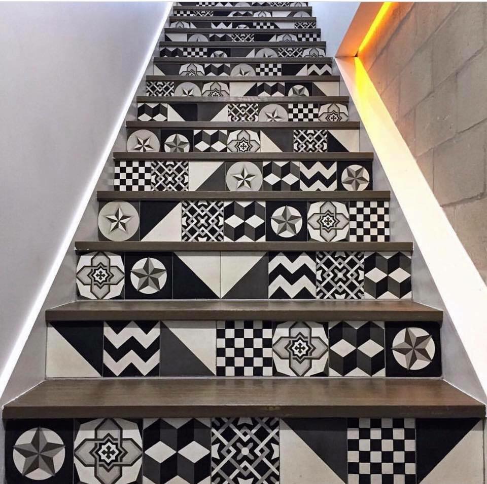 Ấn tượng với 20+ ý tưởng ốp gạch cầu thang dùng gạch hoạ tiết 14 gạch cầu thang cùng tông