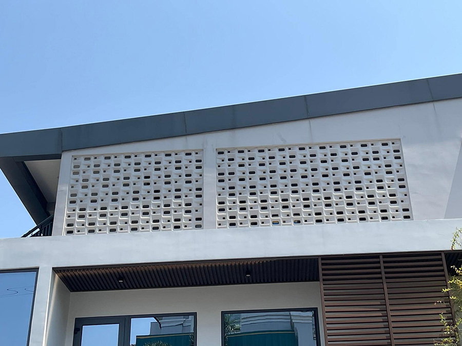 gạch chắn mưa mặt tiền