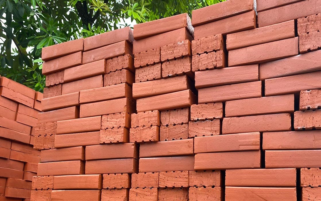 Giá gạch đỏ xây nhà năm 2026 - 1m2 tường gạch đỏ giá bao nhiêu? 1 gạch đặc xây nhà