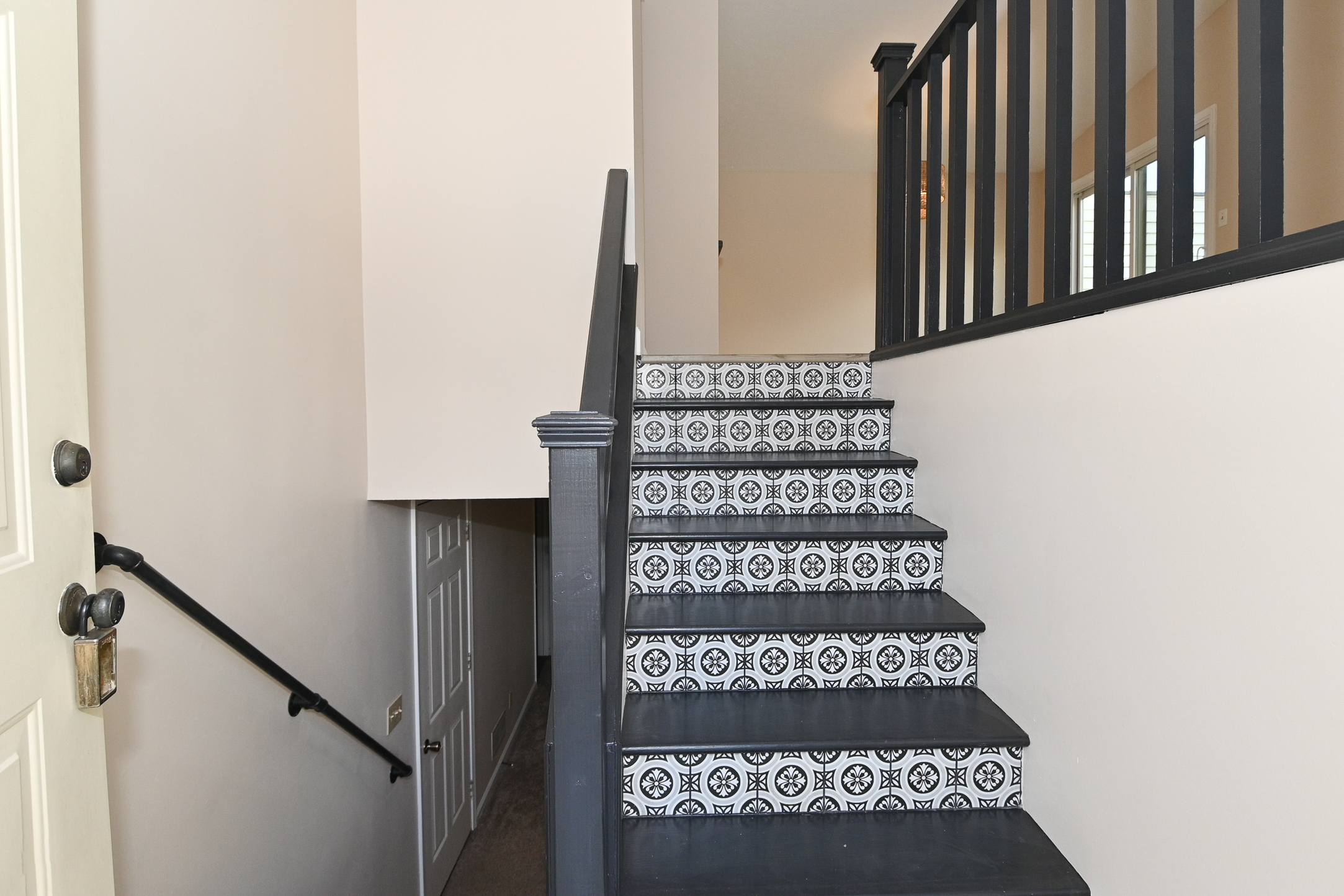 Ấn tượng với 20+ ý tưởng ốp gạch cầu thang dùng gạch hoạ tiết 8 gạch hoạ tiết đơn giản ốp cầu thang