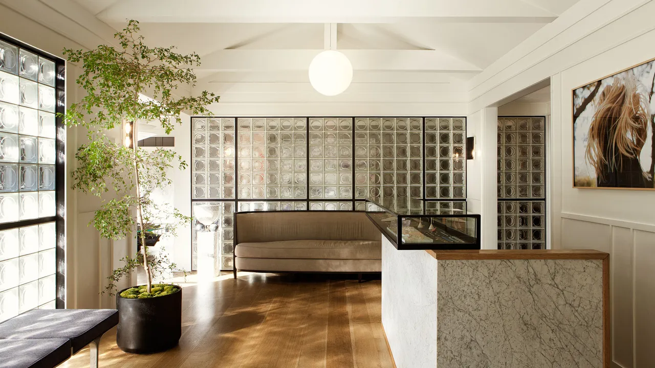 Gạch lấy sáng là gì? 20+ ý tưởng ứng dụng gạch lấy sáng trong nội thất 5 gạch kính làm vách ngăn