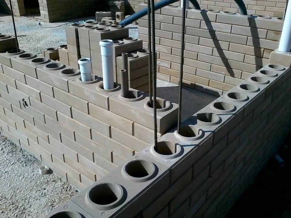 Gạch không vữa có nhiều kiểu dáng với cách liên kết khác nhau