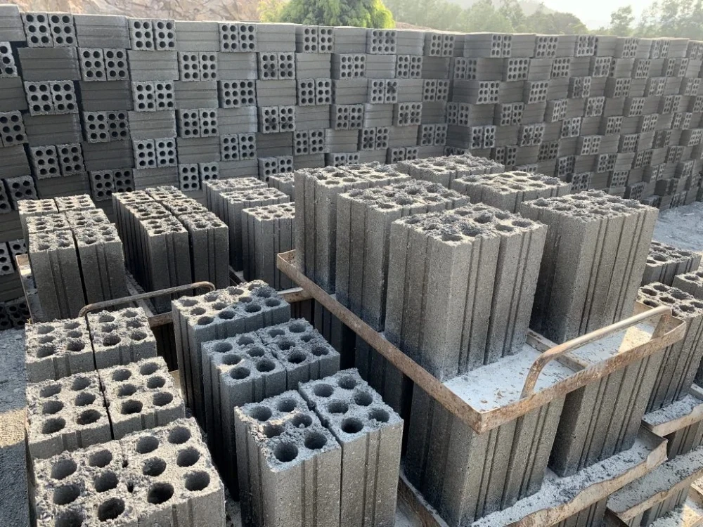 Gạch ống 4 lỗ là gì? Có nên dùng gạch này xây tường chính? 3 Ngoài loại gạch nung còn có gạch ống 4 lỗ không nung làm từ xi măng ép thuỷ lực
