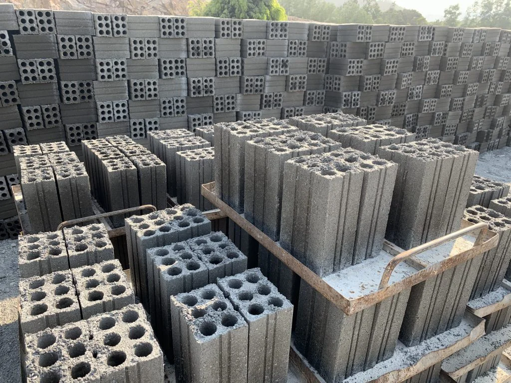 Gạch ống 4 lỗ là gì? Có nên dùng gạch này xây tường chính? 2 gạch ống 4 lỗ không nung