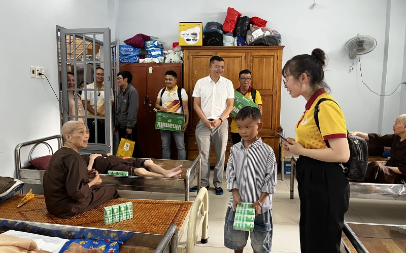 MINSANDO gửi trao yêu thương bình dị tại Mái ấm tình thương Chùa Diệu Pháp 3 gui trao yeu thuong mai am tinh thuong chu dieu phap 2