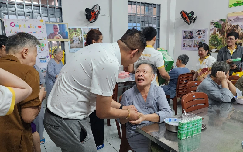 MINSANDO gửi trao yêu thương bình dị tại Mái ấm tình thương Chùa Diệu Pháp 2 gui trao yeu thuong mai am tinh thuong chu dieu phap 5