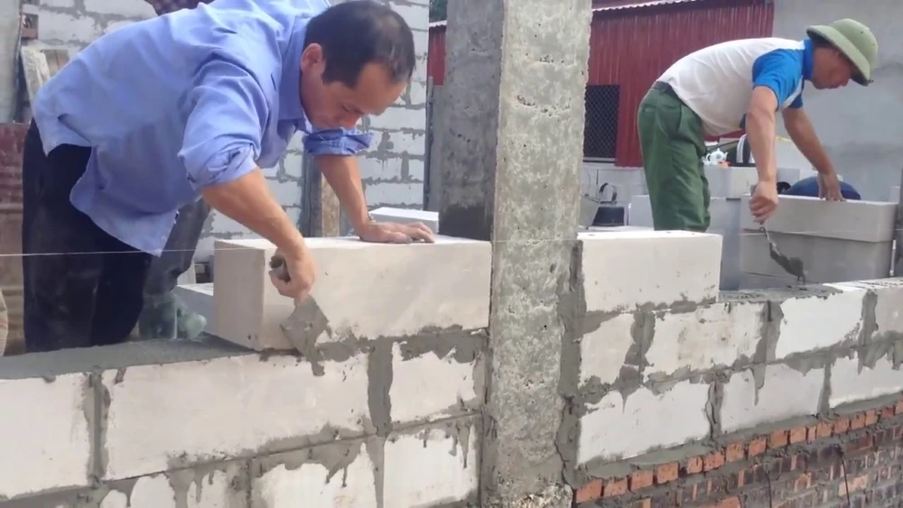 Vữa xây gạch bê tông khí chưng áp khác gì vữa thường? 4 Dùng sai vữa xây gạch bê tông khí chưng áp gây ảnh hưởng đến chất lượng hệ tường và hiệu quả thi công.
