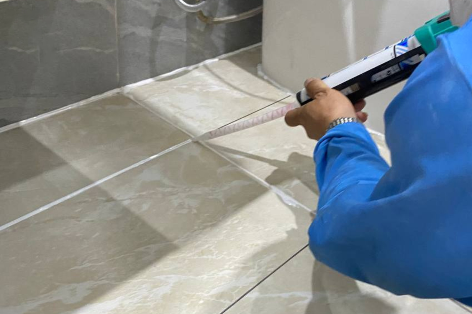 Keo chà ron 2 thành phần là gì? Nên chọn keo 2 hay 1 thành phần 8 keo chà ron 2 thành phần là gì