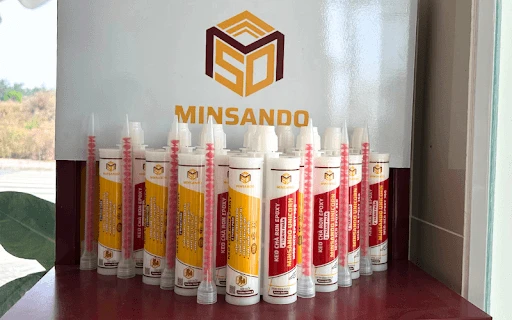 Tại sao thợ chuyên nghiệp chọn dùng keo chà ron 2 thành phần Minsando? 3 keo cha ron 2 thanh phan minsando cao cap