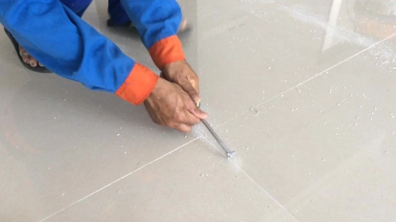 Lỗi thi công keo chà ron epoxy 2 thành phần - Lưu ý cần tránh 2 loi keo cha ron epoxy 2 thanh phan kho qua nhanh