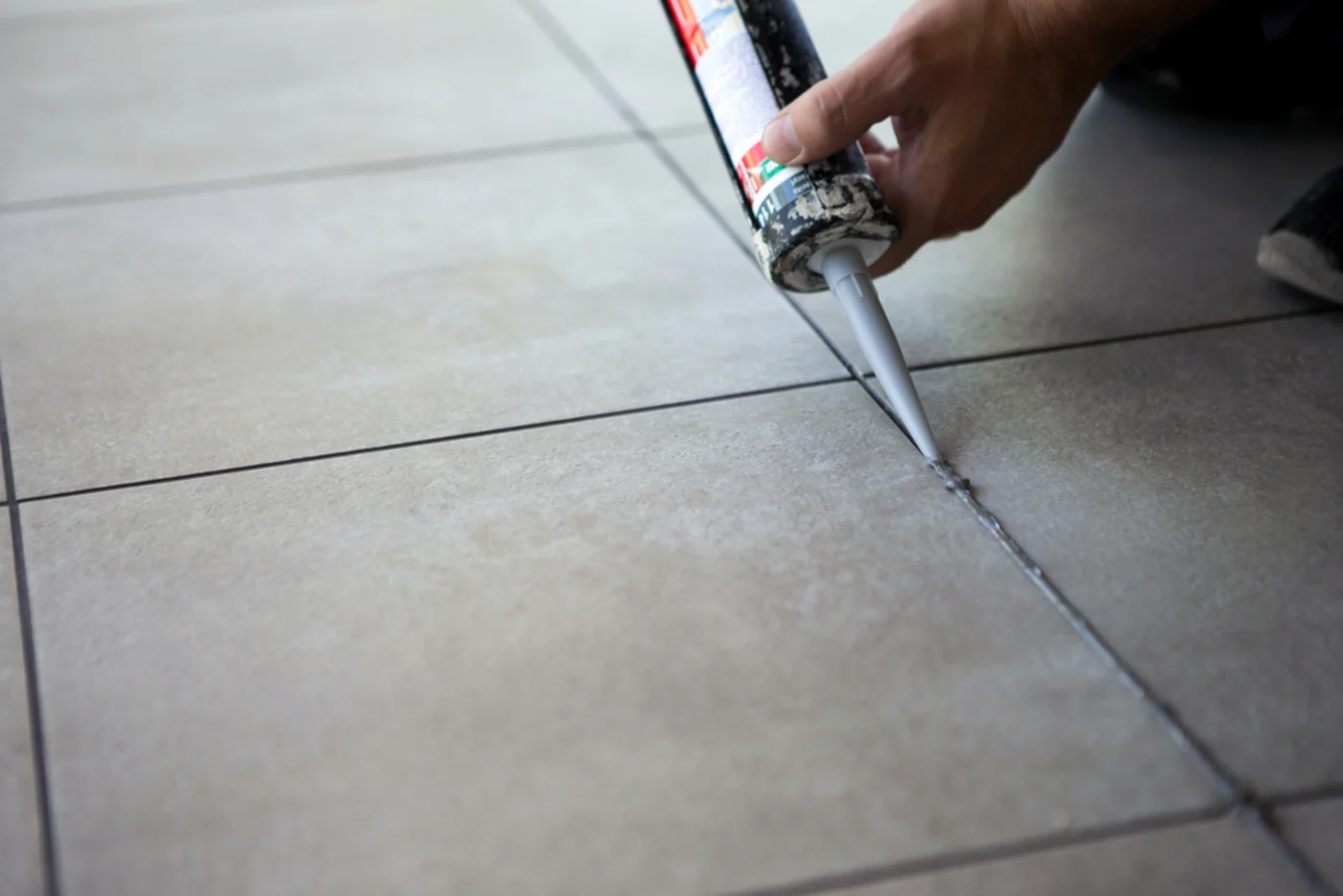 mẹo thi công keo chà ron epoxy 2 thành phần