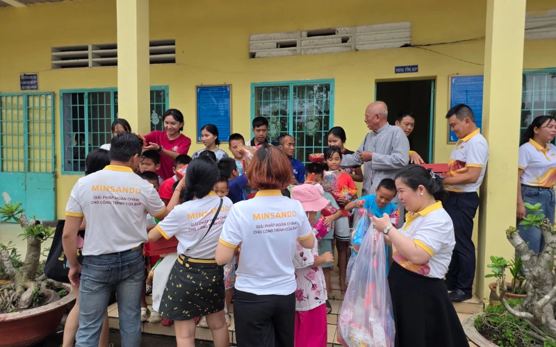 MINSANDO thắp sáng niềm vui Trung thu tại Cô nhi viện Hoa Mai