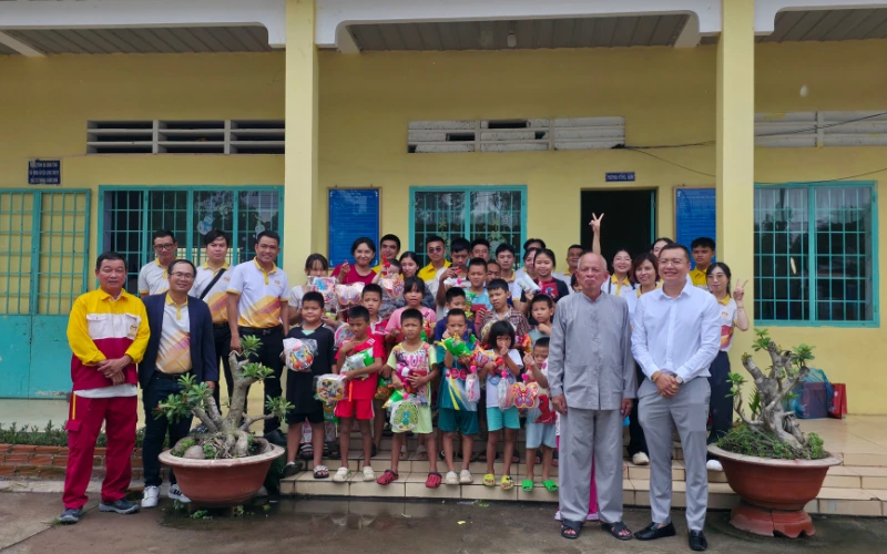 MINSANDO thắp sáng niềm vui Trung thu tại Cô nhi viện Hoa Mai