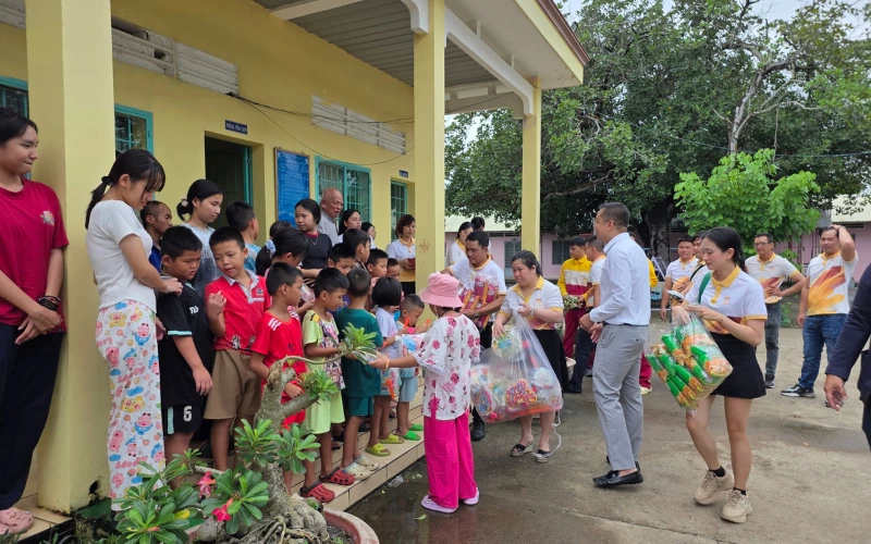 MINSANDO thắp sáng niềm vui Trung thu tại Cô nhi viện Hoa Mai