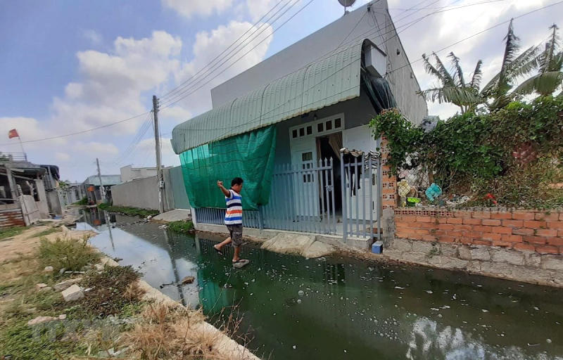 Mương nước trước nhà có tốt không theo phong thủy và thực tế? 13 mương nước trước nhà có tốt không theo phong thủy và thực tế