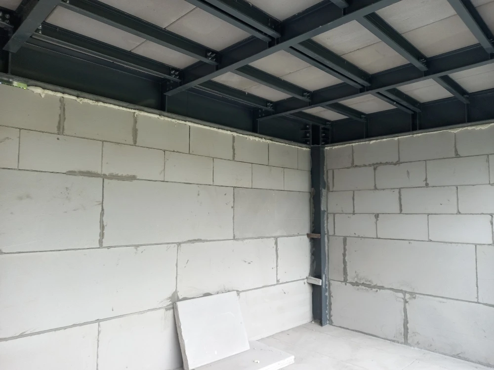 Nứt tường, bong tróc,... do dùng sai vữa xây tấm panel ALC