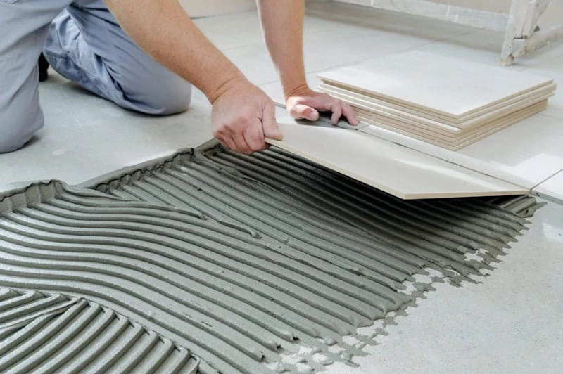 Sửa nhà cuối năm - Những hạng mục nên làm và lưu ý để kịp đón Tết 5 Nâng cấp nền nhà, ốp lát gạch mới, chà lại đường ron gạch trong dịp cuối năm