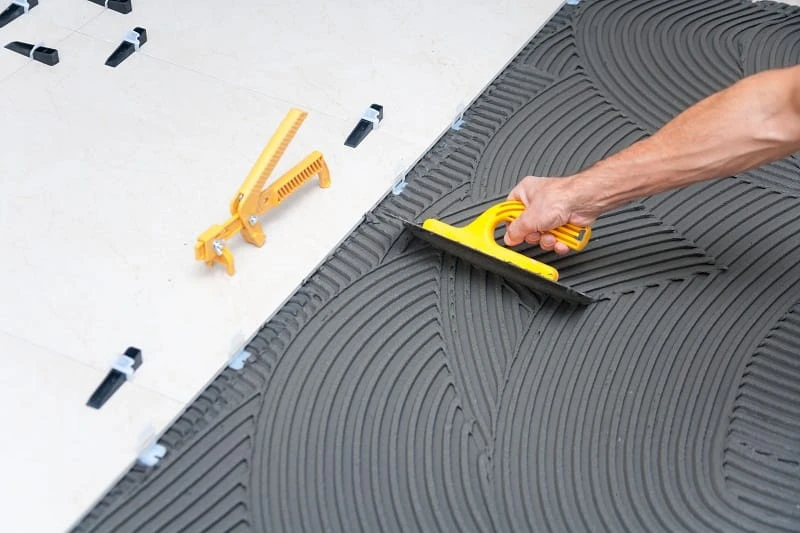 Cát sấy khô được dùng làm keo dán gạch nhờ độ ẩm thấp, tránh hiện keo vón cục, tăng độ kết dính cho keo