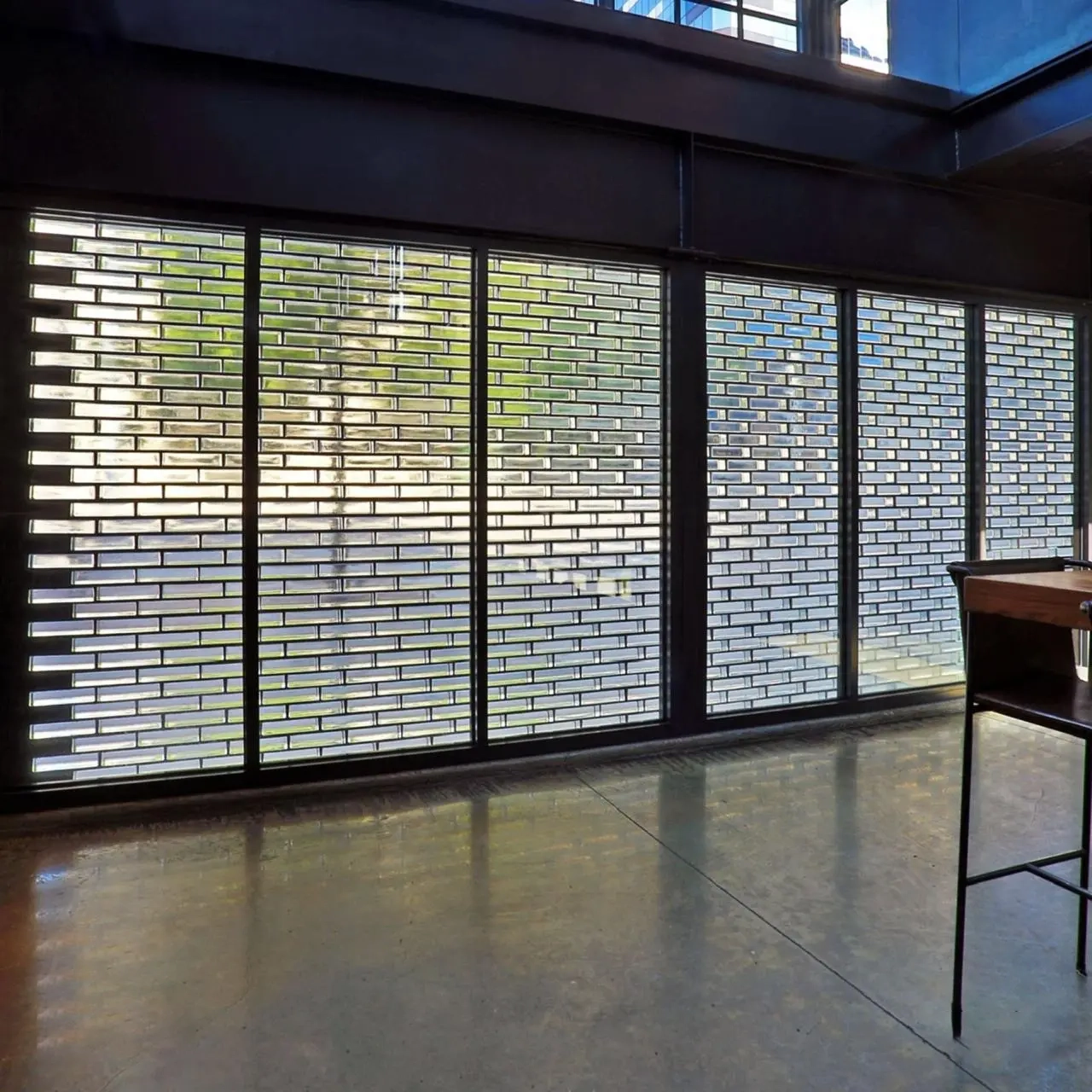 Gạch lấy sáng là gì? 20+ ý tưởng ứng dụng gạch lấy sáng trong nội thất 20 tường gạch kính