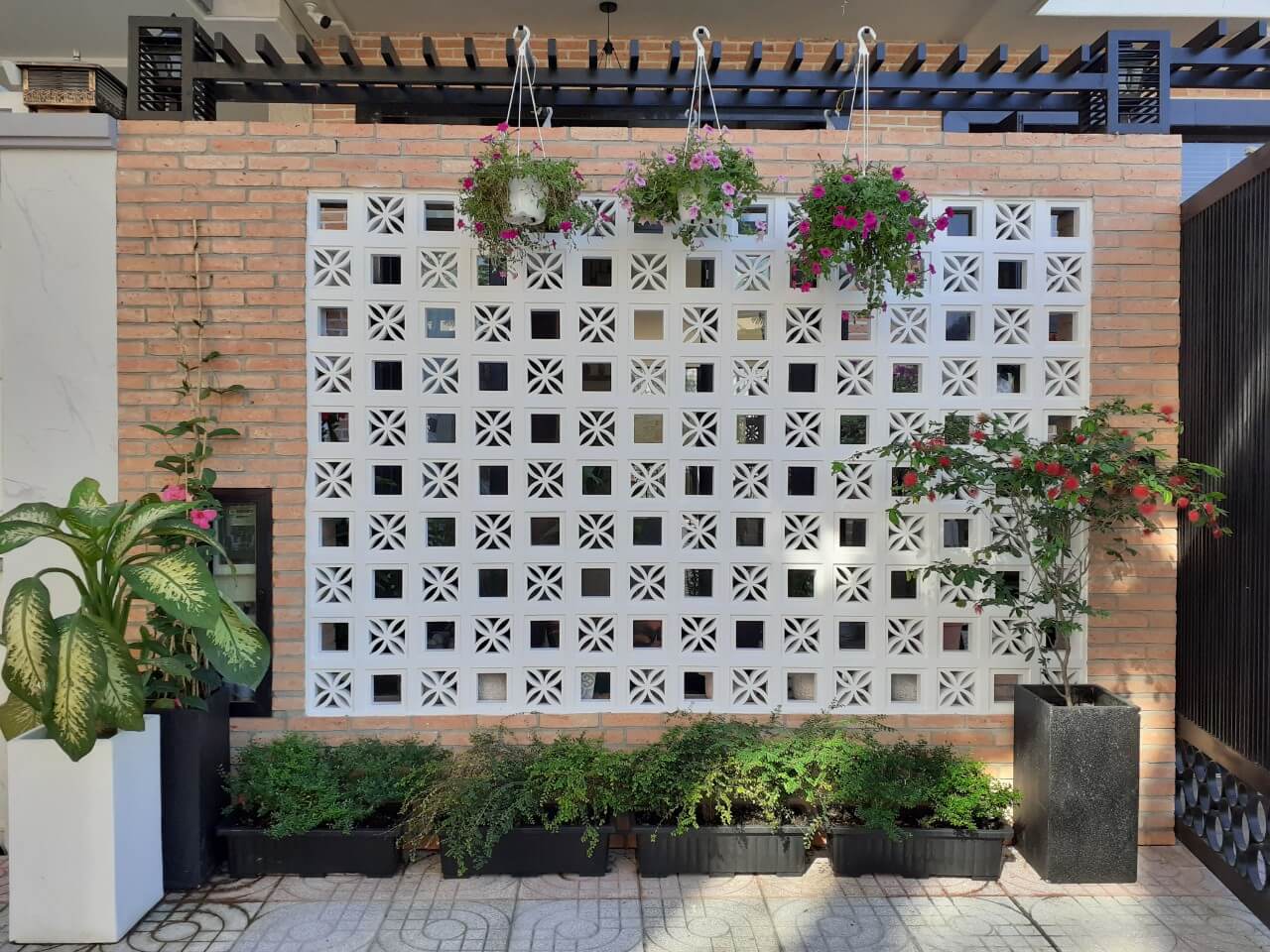 Gạch lấy sáng là gì? 20+ ý tưởng ứng dụng gạch lấy sáng trong nội thất 28 tường ngoài trời ốp gạch bông