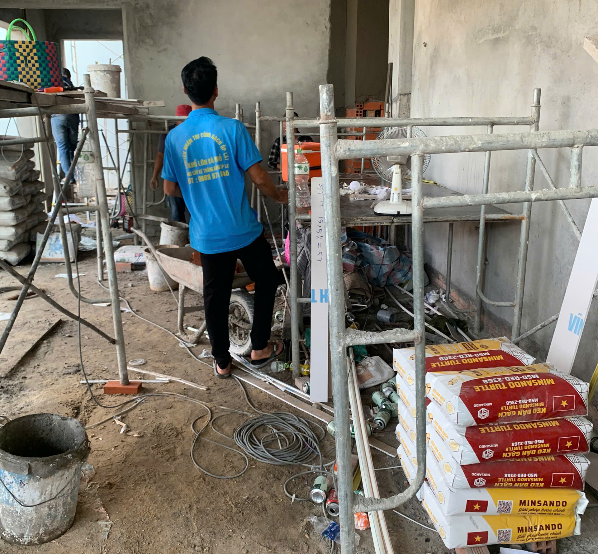 Ứng dụng vữa khô đóng bao khi xây nhà trong hẻm nhỏ 4 ứng dụng vữa khô xây nhà trong hẻm nhỏ