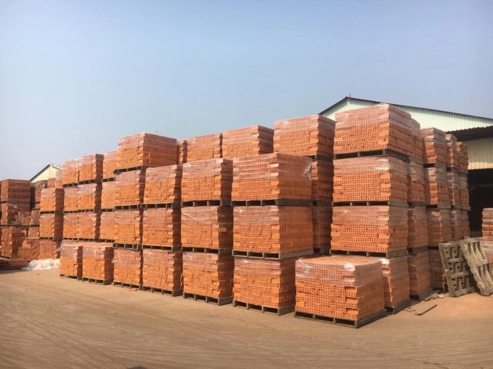 Gạch ống 4 lỗ là gì? Có nên dùng gạch này xây tường chính? 4 Gạch ống 4 lỗ có trọng lượng nhẹ hơn, cách âm, cách nhiệt tốt hơn