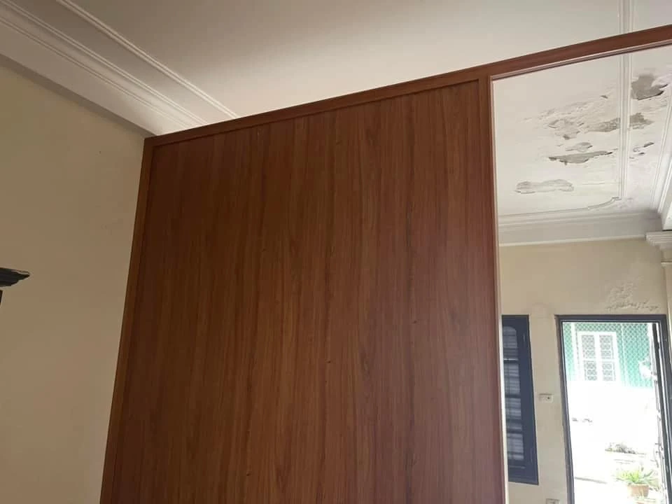 10+ ý tưởng làm vách ngăn chia phòng đẹp 5 Vách ngăn nhựa PVC giả gỗ