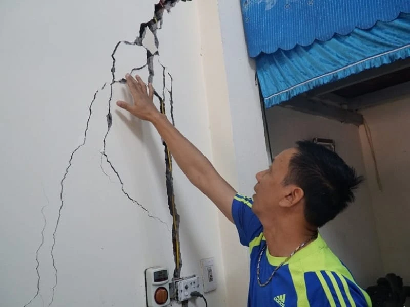 vi sao tuong nha bi nut doc