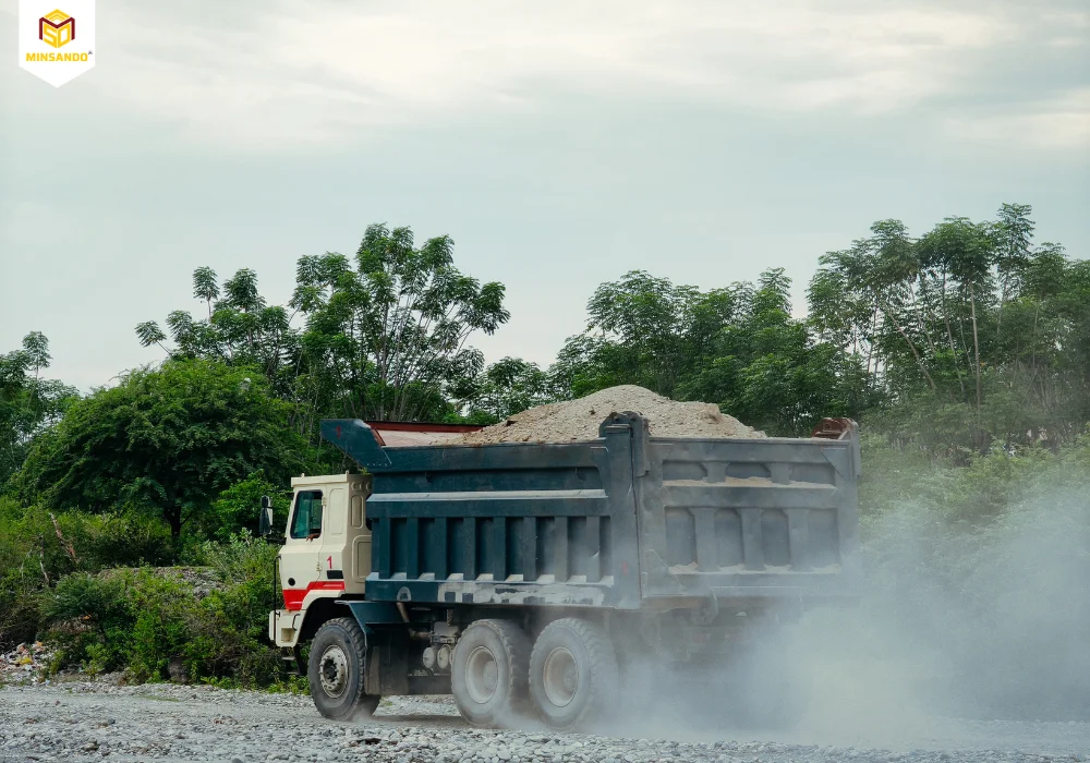 Xe tải trên 1 tấn bị hạn chế vào nội đô: Công trình xây dựng sẽ tập kết VLXD thế nào?