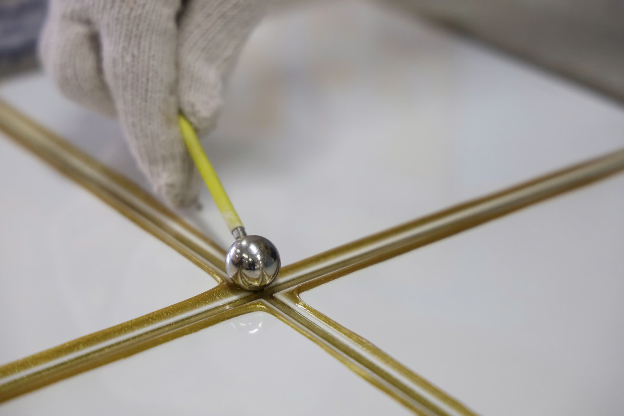 Định mức keo chà ron 2 thành phần là bao nhiêu? Chi tiết bảng tra định mức 1 yếu tố ảnh hưởng đến định mức keo